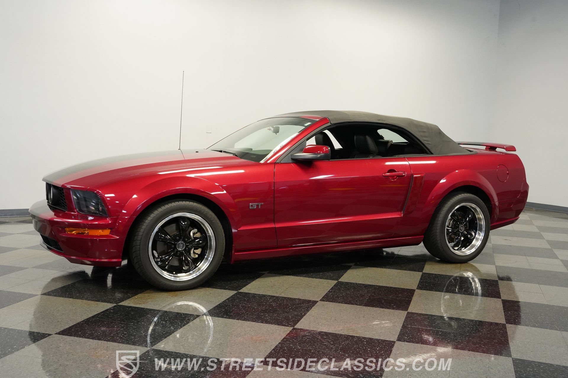 Used 2006 Ford Mustang GT RWD image 7