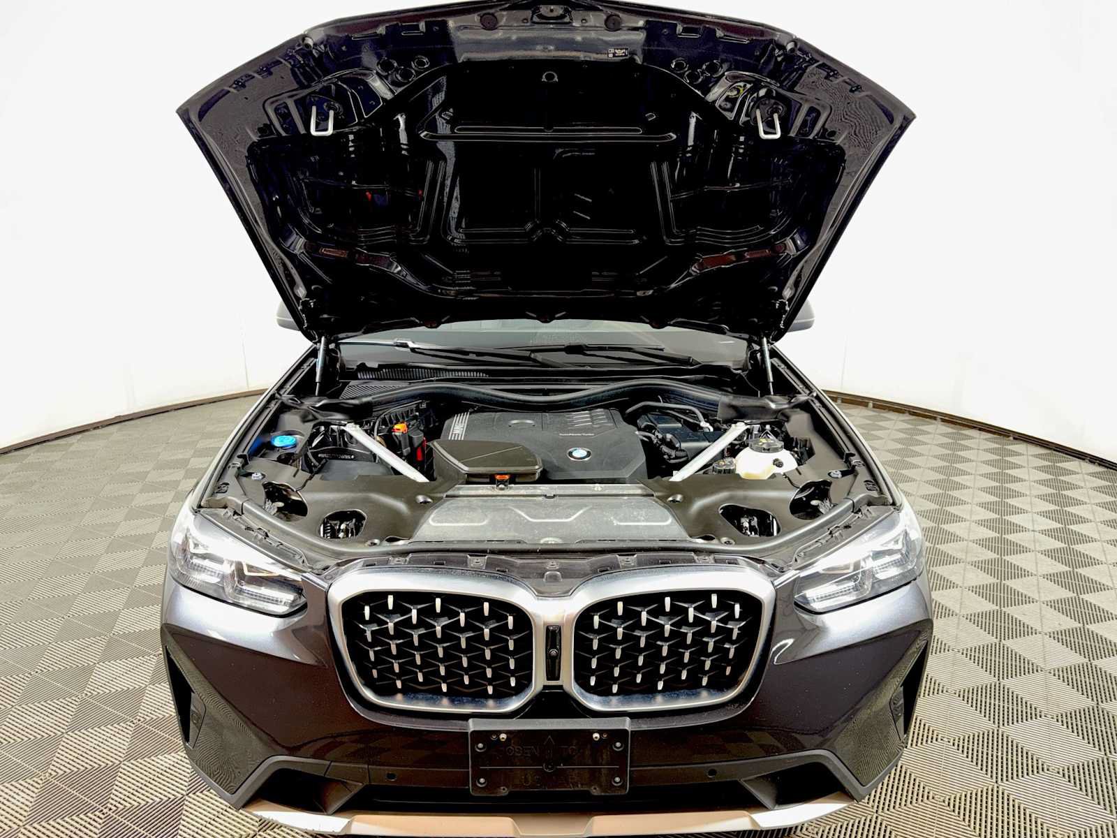 Used 2024 BMW X4 xDrive30i w/ Parking Assistance Package AWD/4WD image 31