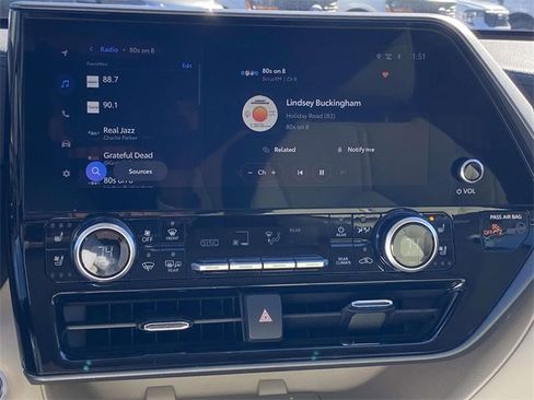 Used 2024 Toyota Highlander Limited image 28