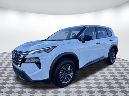 Used 2024 Nissan Rogue S image 3