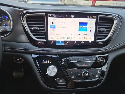 New 2026 Chrysler Pacifica Select image 11