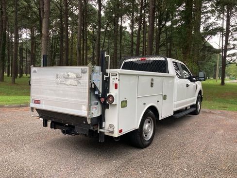 Used 2022 Ford F250 XL w/ Power Equipment Group image 3