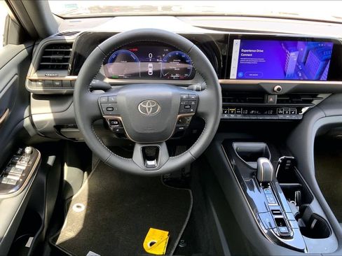 Used 2026 Toyota Crown XLE image 5