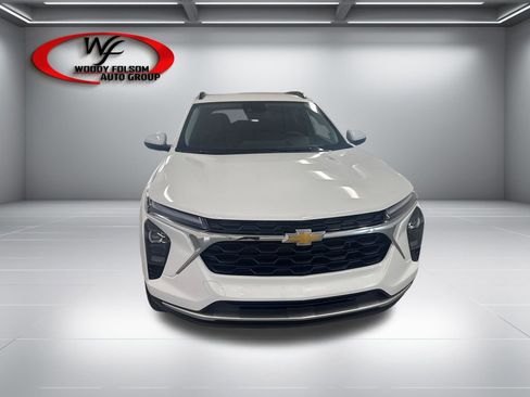New 2026 Chevrolet Trax LT w/ LT Convenience Package FWD image 2