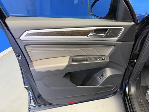 Certified 2023 Volkswagen Atlas SE w/ Panoramic Sunroof Package FWD image 9