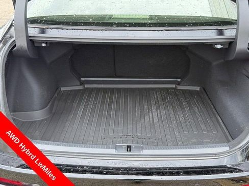 Used 2025 Toyota Crown Platinum AWD/4WD image 9