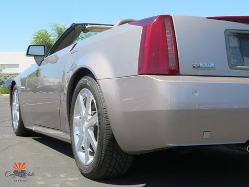 Used 2004 Cadillac XLR RWD image 22