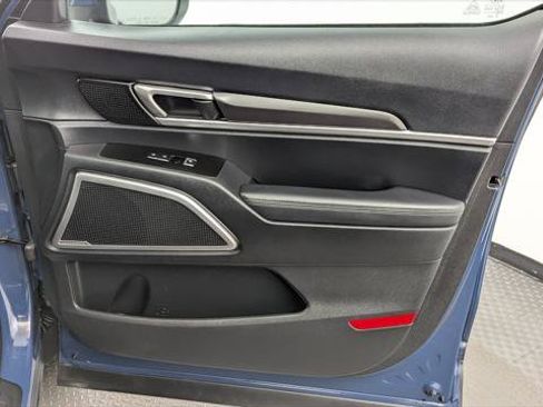 Used 2025 Kia Telluride S FWD image 18