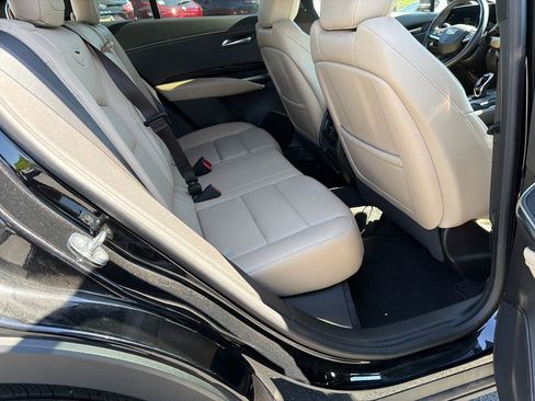Used 2024 Cadillac XT4 Luxury w/ Cold Weather Package FWD image 15