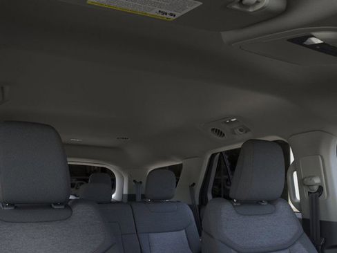 New 2025 Ford Explorer Active image 22