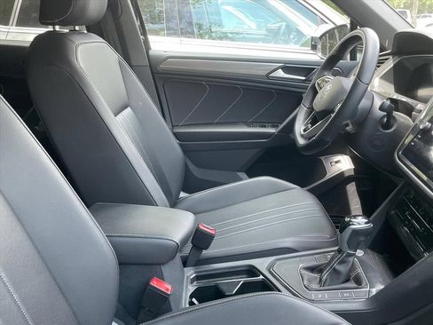 Used 2024 Volkswagen Tiguan SE R-Line FWD image 2