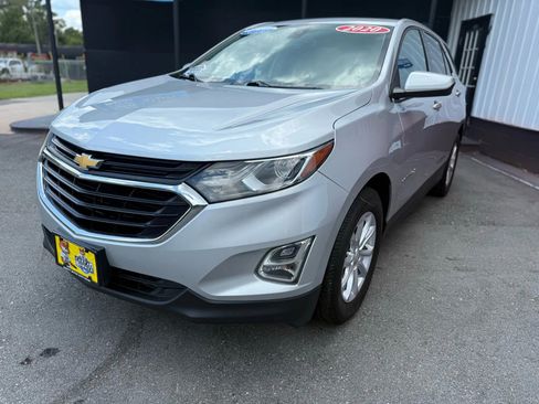 Used 2020 Chevrolet Equinox LT image 2