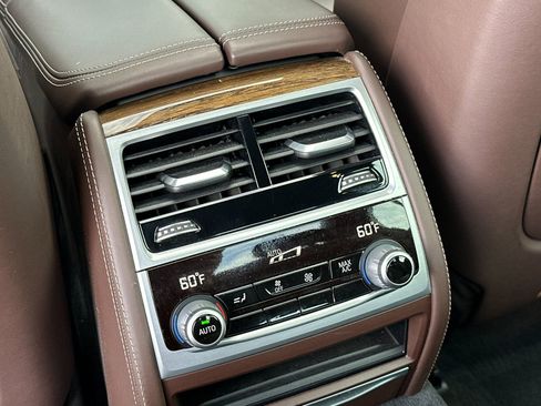 Used 2019 BMW 750i w/ M Sport Package image 13