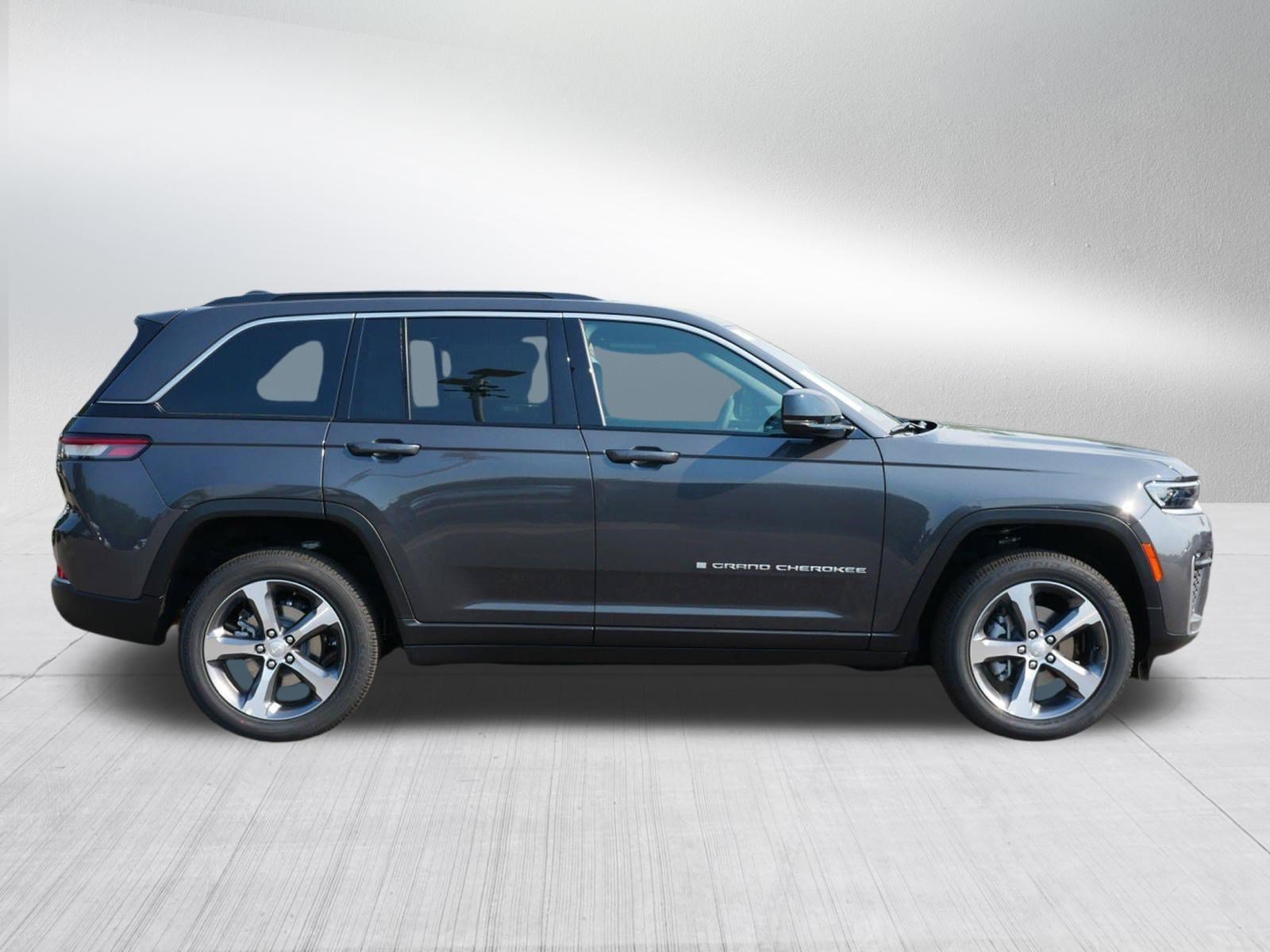 New 2026 Jeep Grand Cherokee Limited w/ Trailer Tow Package AWD/4WD image 8