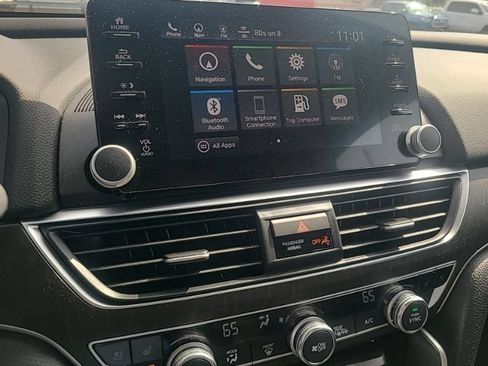 Used 2018 Honda Accord Touring image 15