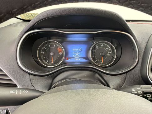 Used 2022 Jeep Cherokee Trailhawk image 16