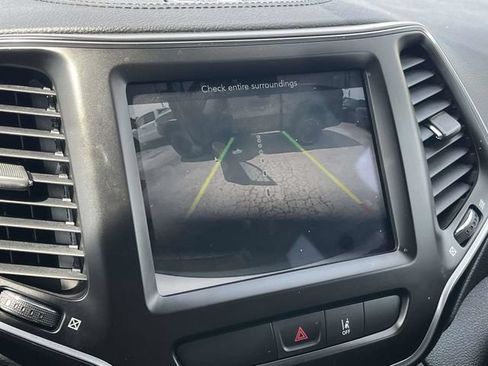 Used 2022 Jeep Cherokee Latitude Lux w/ Sun & Sound Group AWD/4WD image 31