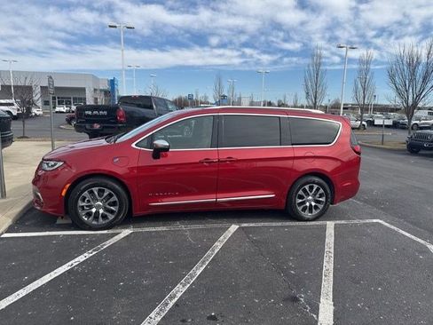 Used 2025 Chrysler Pacifica Pinnacle image 11