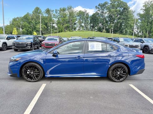 Used 2025 Toyota Camry SE FWD image 8