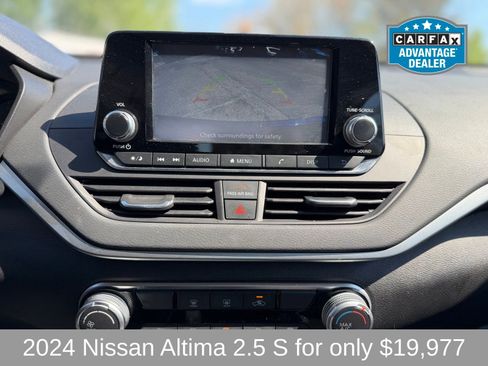 Used 2024 Nissan Altima 2.5 S FWD image 17
