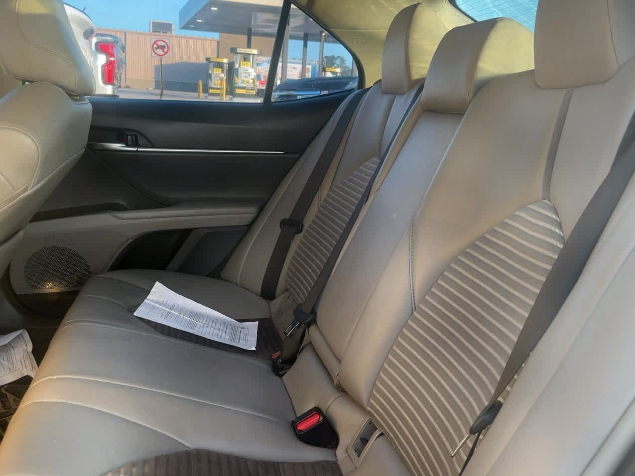 Used 2020 Toyota Camry SE FWD image 3