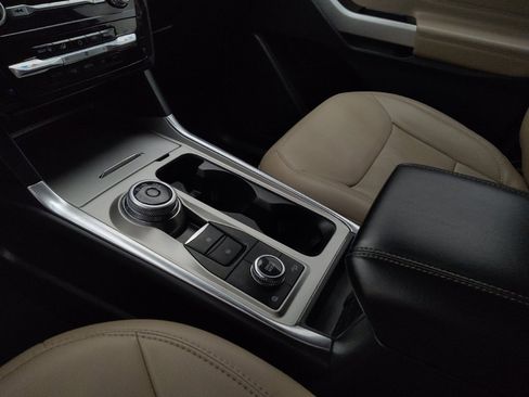 Used 2022 Ford Explorer Limited w/ Equipment Group 301A image 26