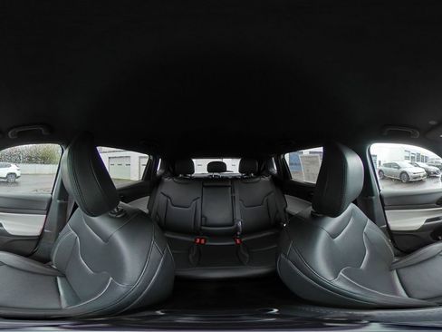 Used 2025 Jeep Compass Limited image 44