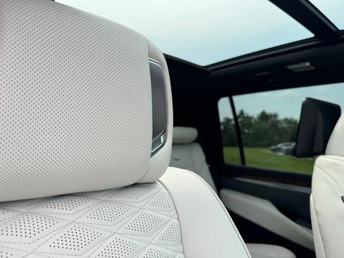 Certified 2025 Cadillac Escalade ESV Sport Platinum w/ LPO, ONYX Package AWD/4WD image 31