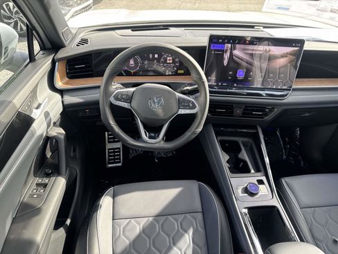 New 2026 Volkswagen Tiguan SEL R-Line image 8