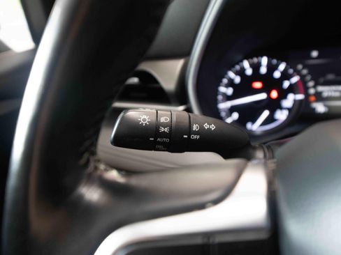 Used 2020 Toyota Highlander XLE AWD/4WD image 13