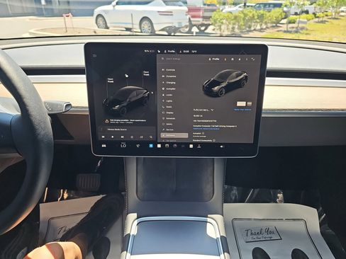 Used 2023 Tesla Model Y Long Range image 21