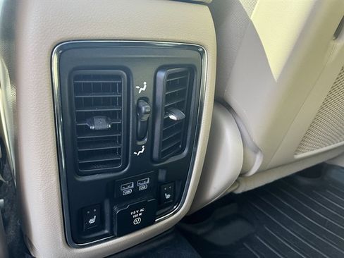 Used 2018 Jeep Grand Cherokee Limited w/ Luxury Group II AWD/4WD image 36