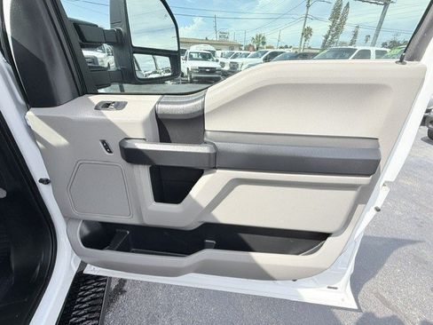 Used 2017 Ford F250 XL w/ Power Equipment Group AWD/4WD image 23