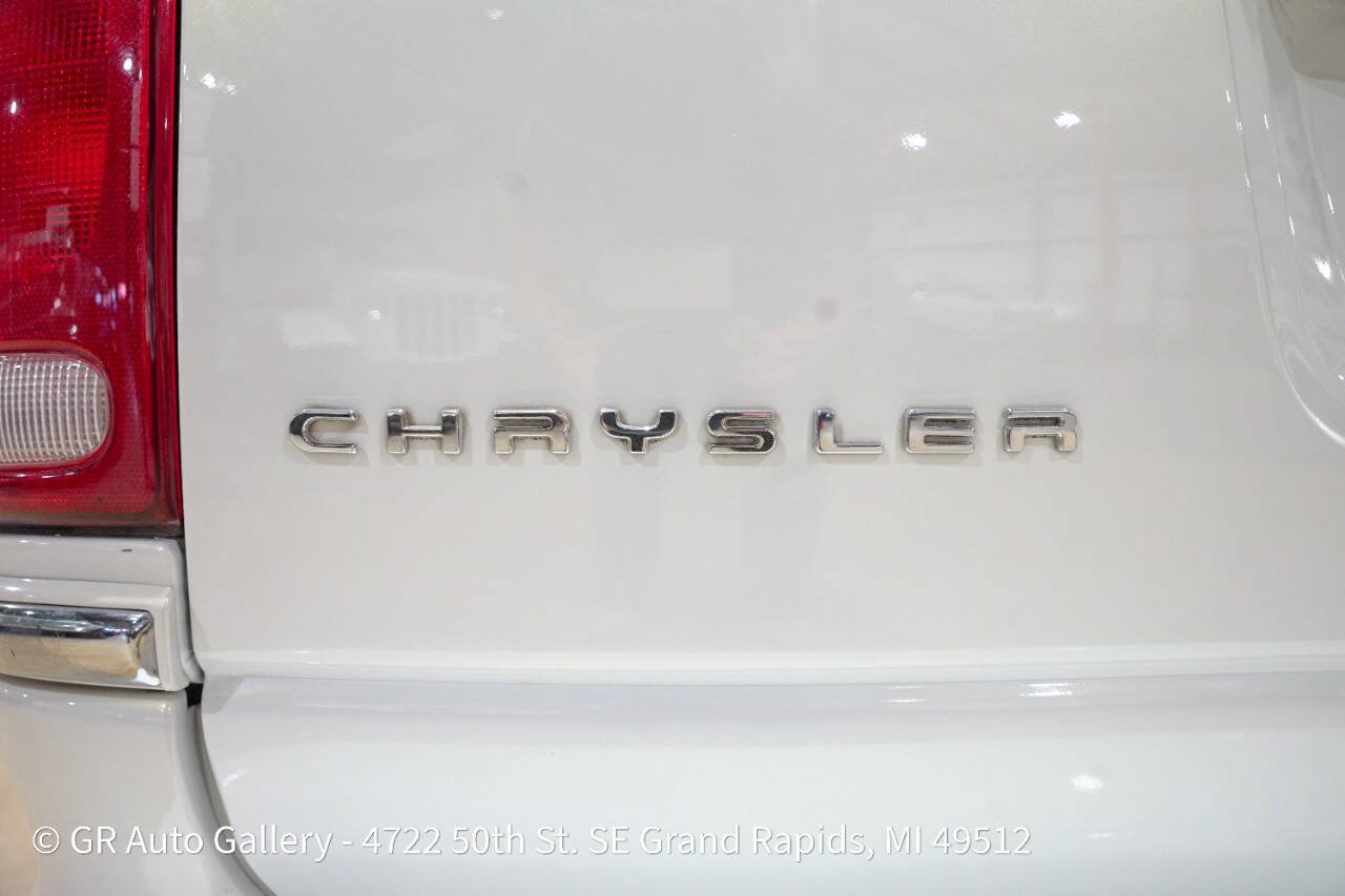 Used 1997 Chrysler Town & Country LXi FWD image 23