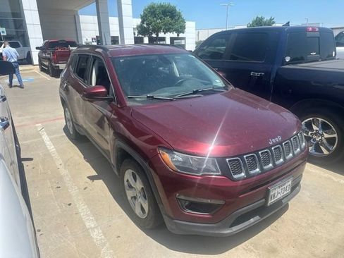 Used 2020 Jeep Compass Latitude w/ Popular Equipment Group FWD image 2