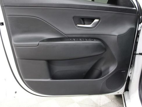 Used 2024 Hyundai Kona Limited FWD image 17