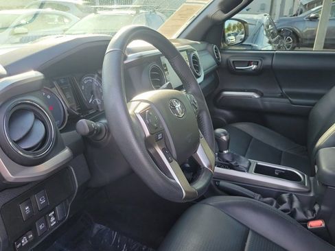 Used 2022 Toyota Tacoma Limited image 10