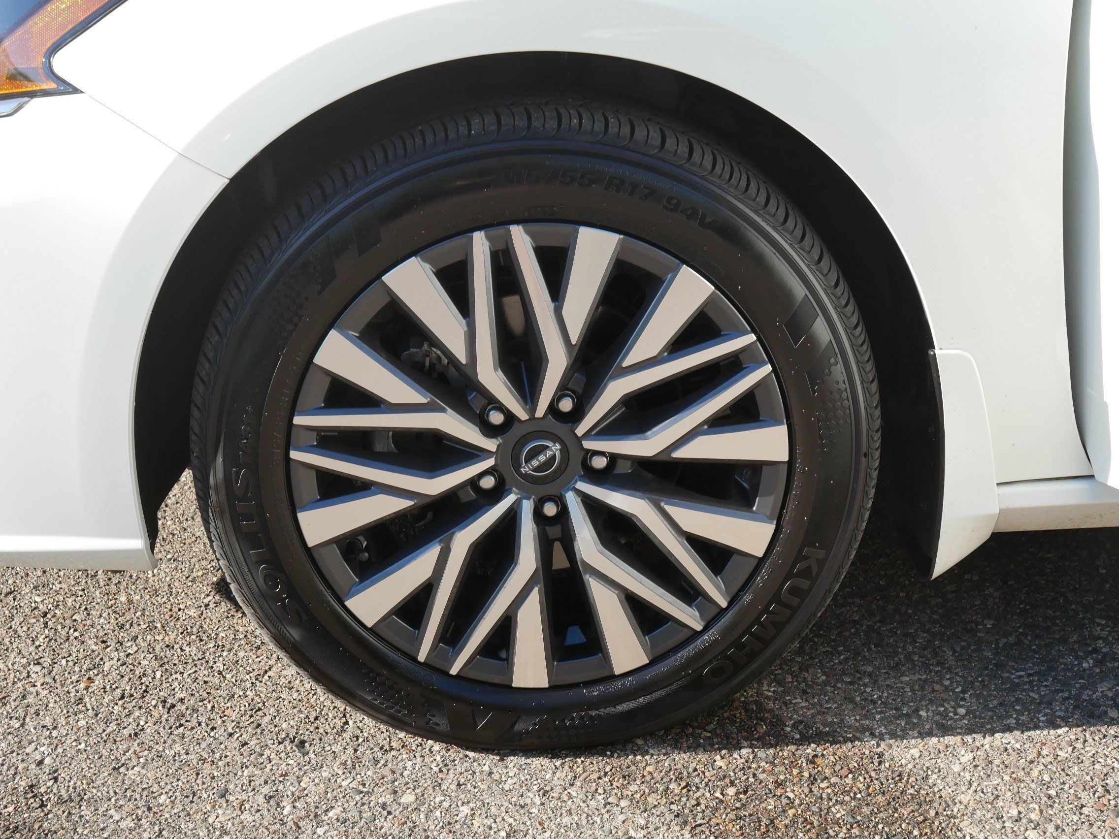 Certified 2024 Nissan Altima 2.5 SV w/ SV Premium Package AWD/4WD image 15