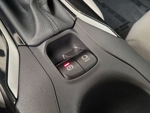 Certified 2025 Toyota Corolla Cross L image 27