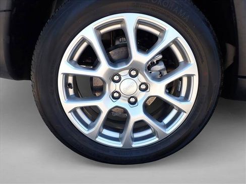 Used 2023 Jeep Compass Latitude AWD/4WD image 7