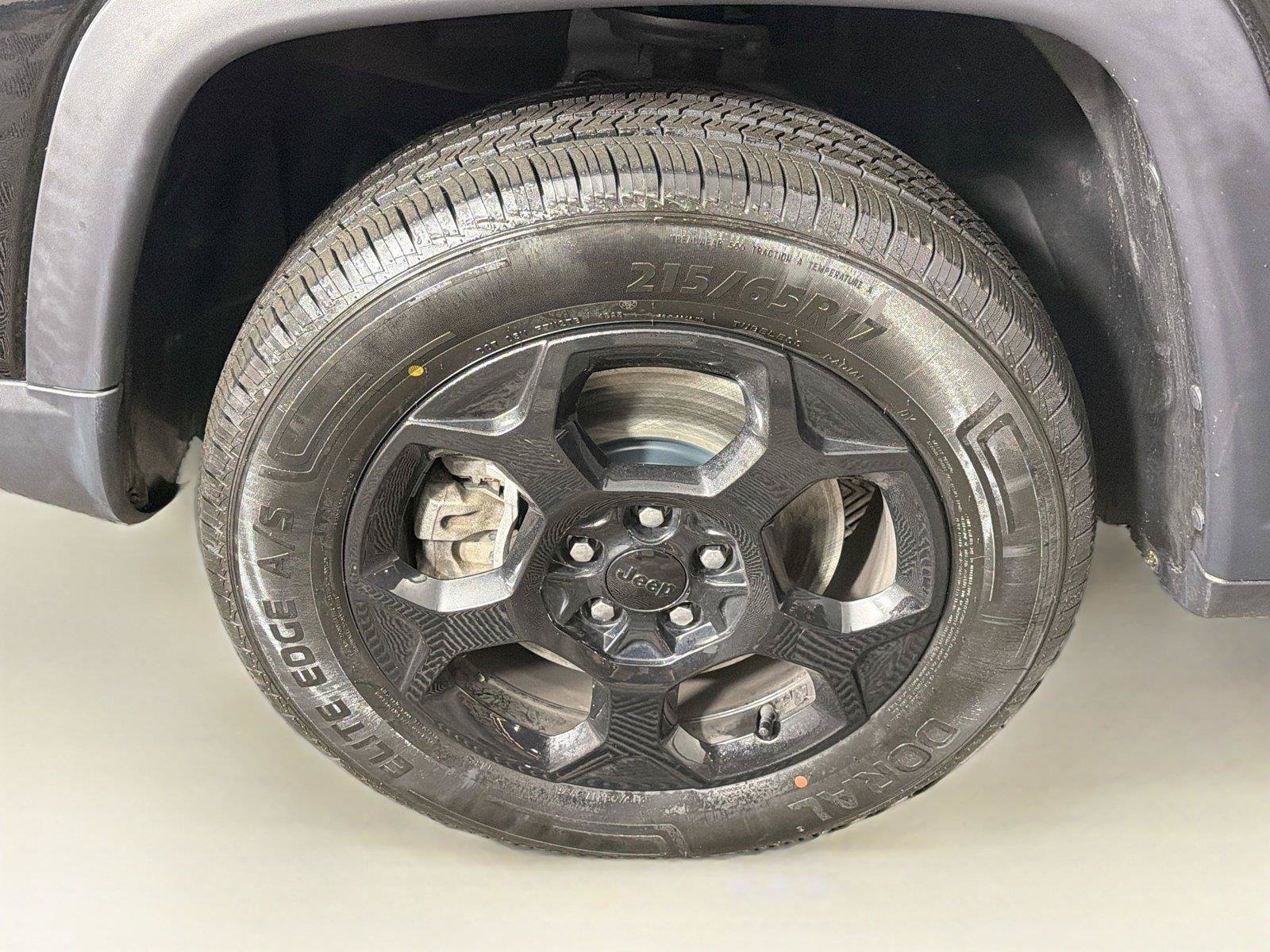 Used 2023 Jeep Compass Trailhawk w/ Sun and Sound Group AWD/4WD image 32