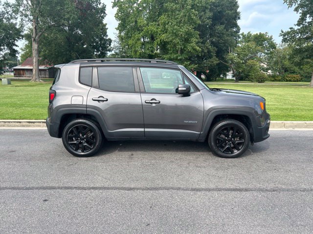 Used 2016 Jeep Renegade Latitude AWD/4WD image 29