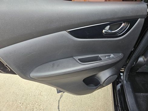 Used 2019 Nissan Rogue Sport SV image 11