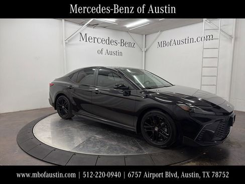 Used 2025 Toyota Camry SE image 1