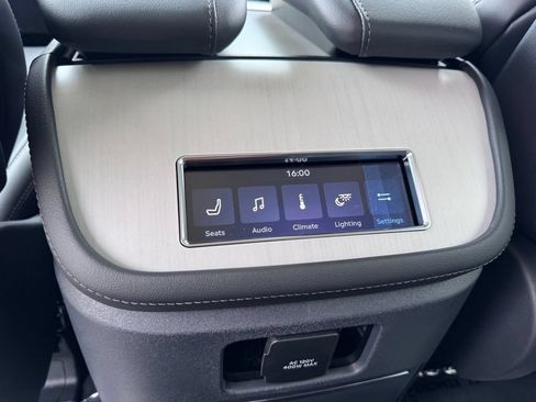 New 2027 Lincoln Navigator Premiere AWD/4WD image 24