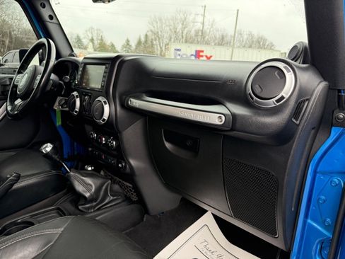 Used 2014 Jeep Wrangler Unlimited Rubicon w/ Dual Top Group image 12