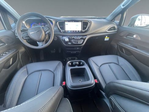 New 2026 Chrysler Pacifica Select image 10