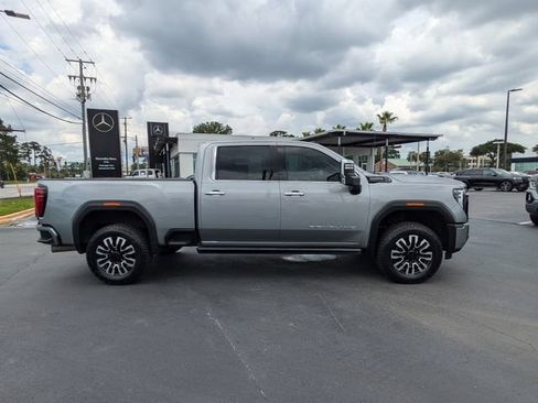 Used 2025 GMC Sierra 3500 Denali Ultimate AWD/4WD image 4