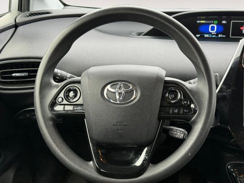 Used 2022 Toyota Prius LE image 18