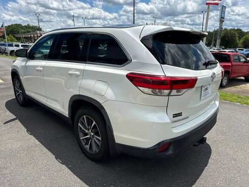 Used 2019 Toyota Highlander XLE AWD/4WD image 4